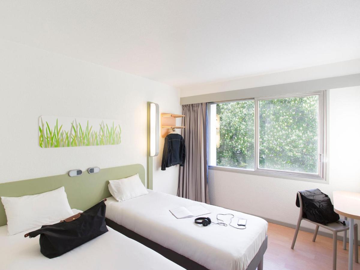 Ibis Budget Pau Lescar Exteriör bild