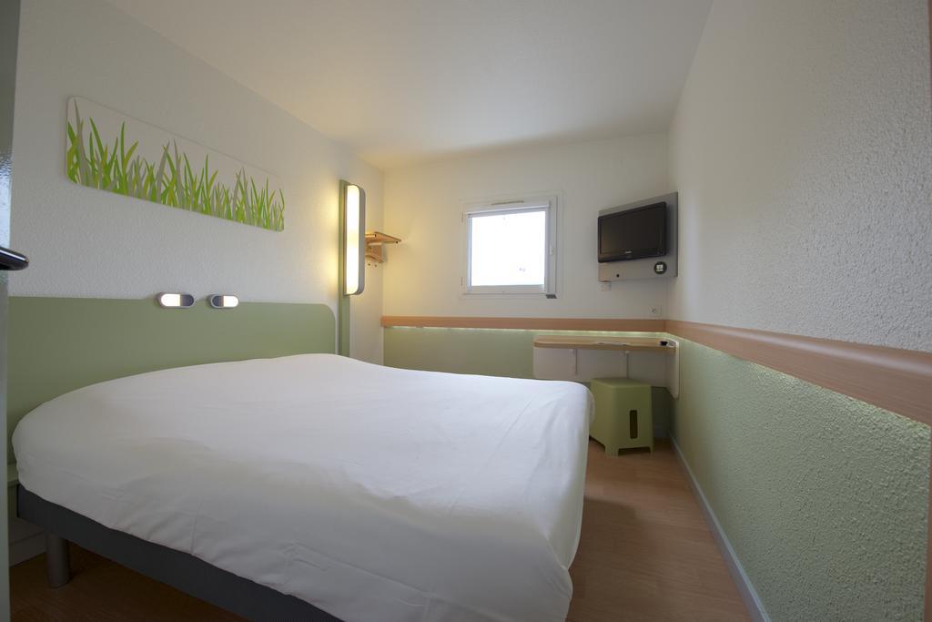 Ibis Budget Pau Lescar Exteriör bild
