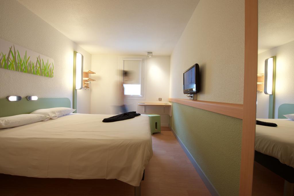 Ibis Budget Pau Lescar Exteriör bild