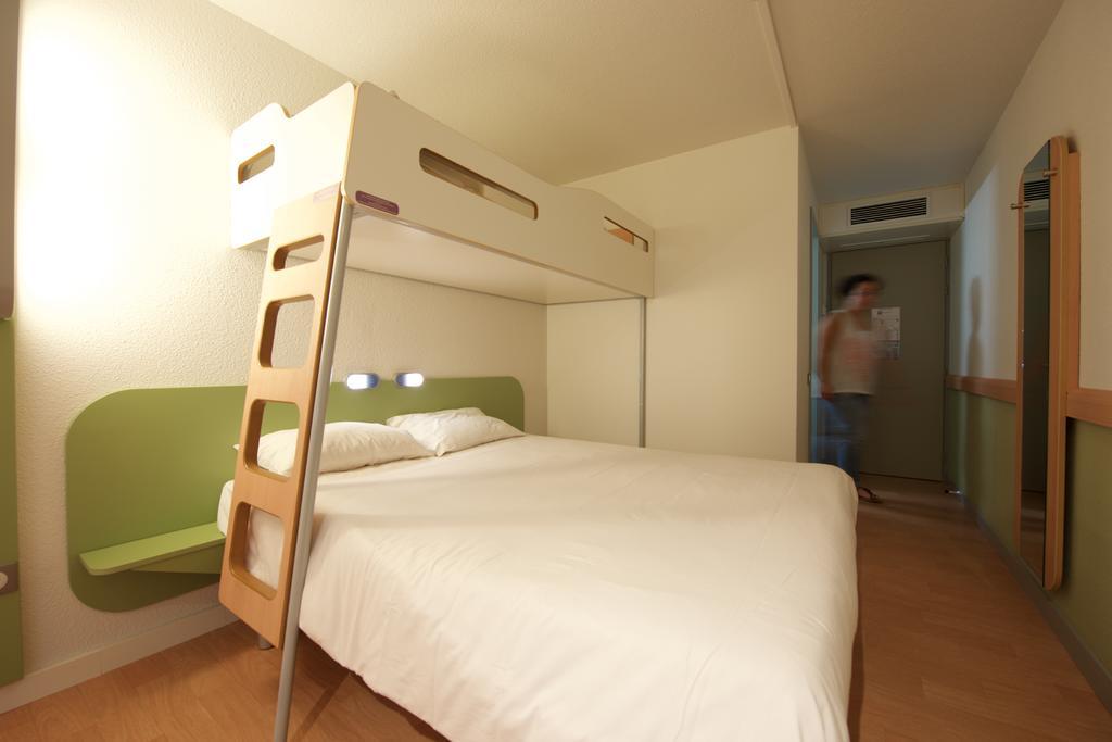 Ibis Budget Pau Lescar Exteriör bild