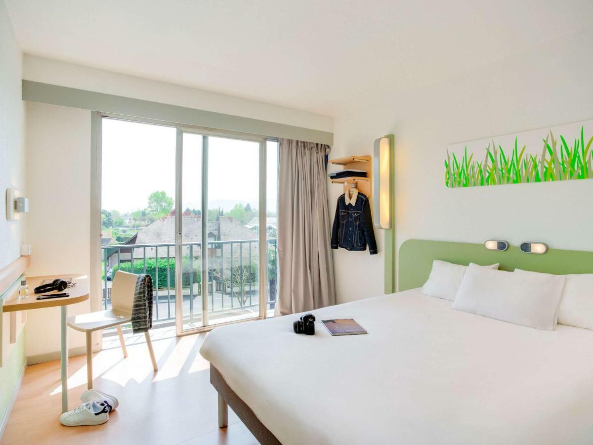 Ibis Budget Pau Lescar Exteriör bild