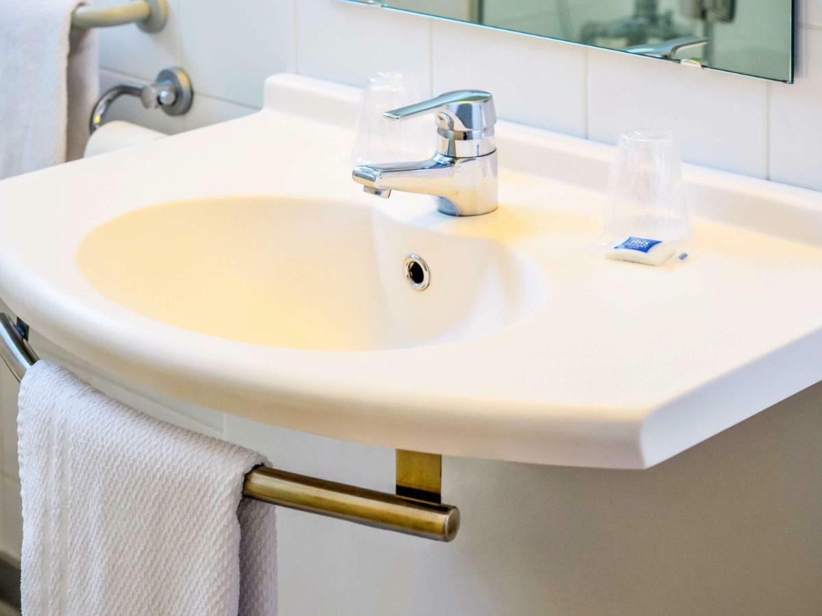 Ibis Budget Pau Lescar Exteriör bild