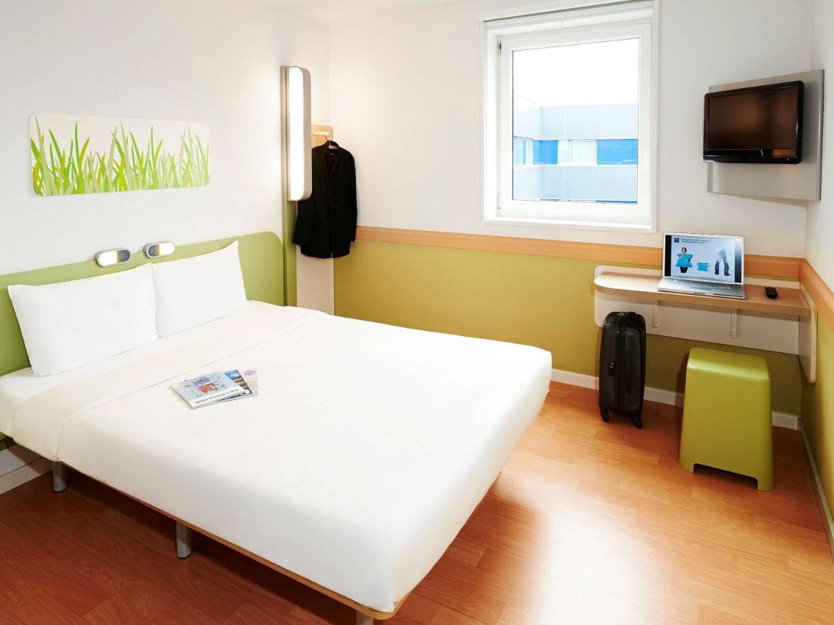Ibis Budget Pau Lescar Exteriör bild