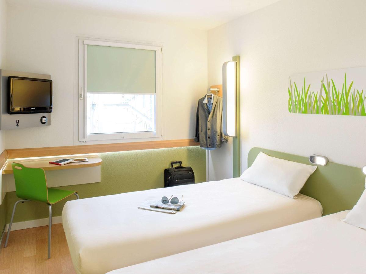 Ibis Budget Pau Lescar Exteriör bild
