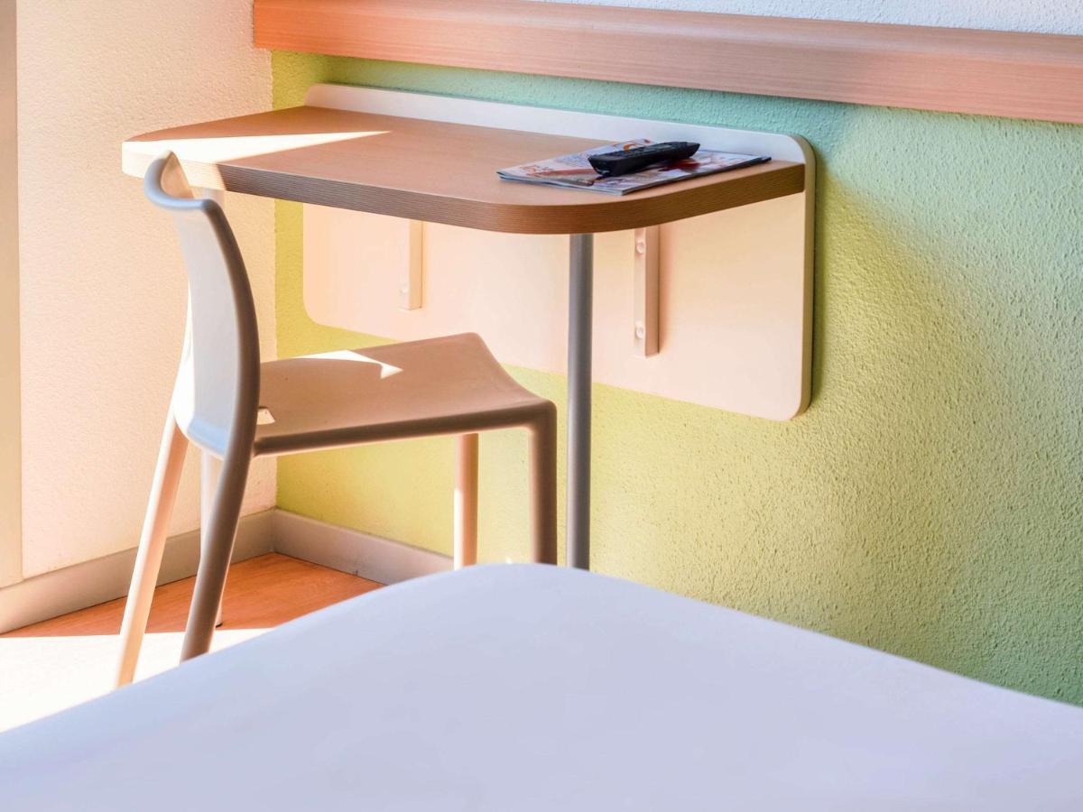 Ibis Budget Pau Lescar Exteriör bild